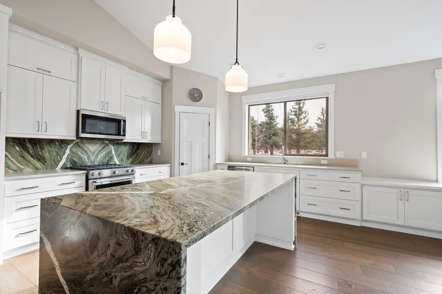 291 Sun Vista, Redmond, OR 97756 - Image #3