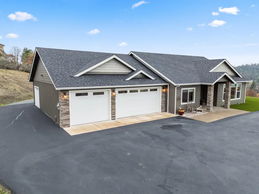 182 Blue Chip, Grants Pass, OR 97527 - Image #3