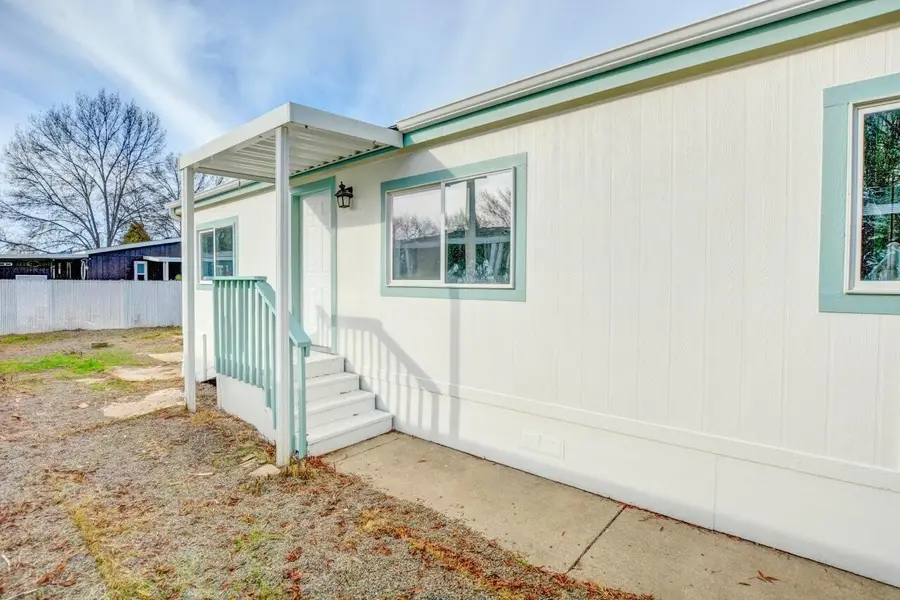 633 E Archwood, Eagle Point, OR 97524 - Image #2