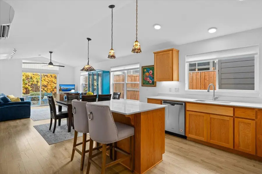 71 William, Talent, OR 97540 - Image #3