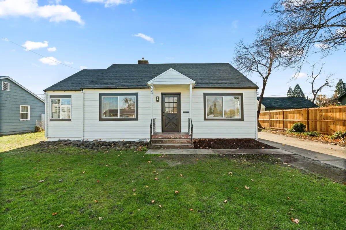 933 Dakota, Medford, OR 97501 - Image #1