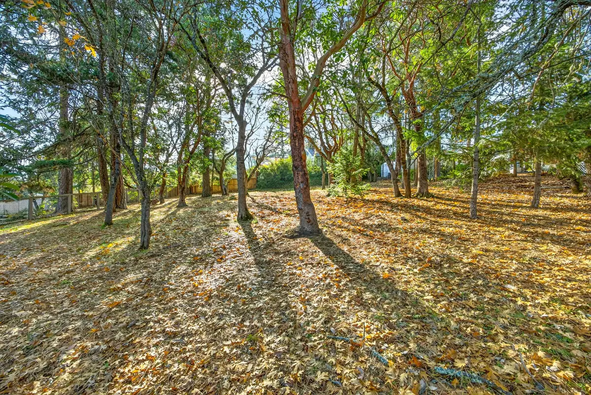 961 Pinecrest, Ashland, OR 97520 - Image #1