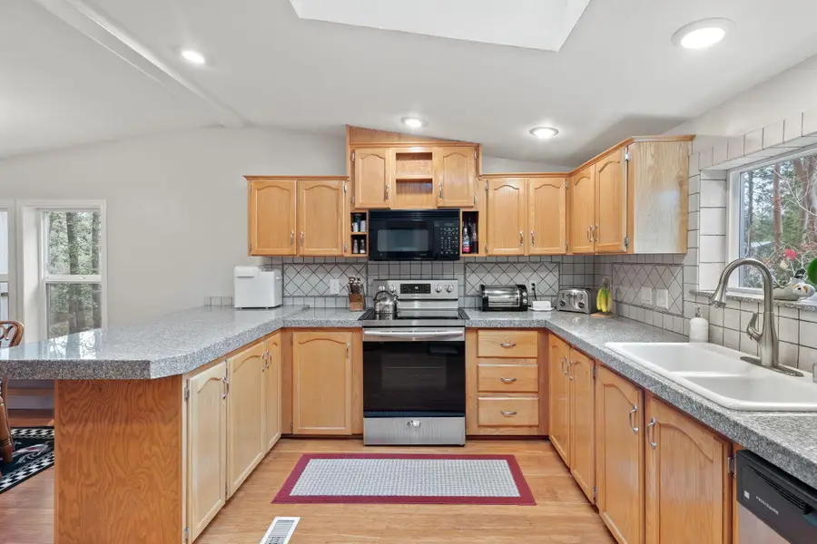 252 Glenlyn, Williams, OR 97544 - Image #3