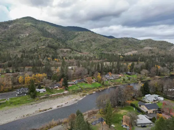 7955 Rogue River, Grants Pass, OR 97527