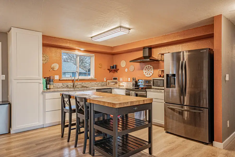 715 Ash, Central Point, OR 97502 - Image #2