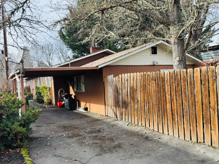 225 SW Westholm, Grants Pass, OR 97526 - Image #3