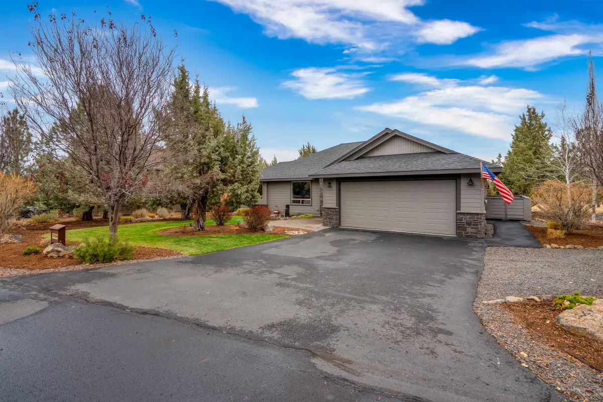 10064 Juniper Glen, Redmond, OR 97756 - Image #1