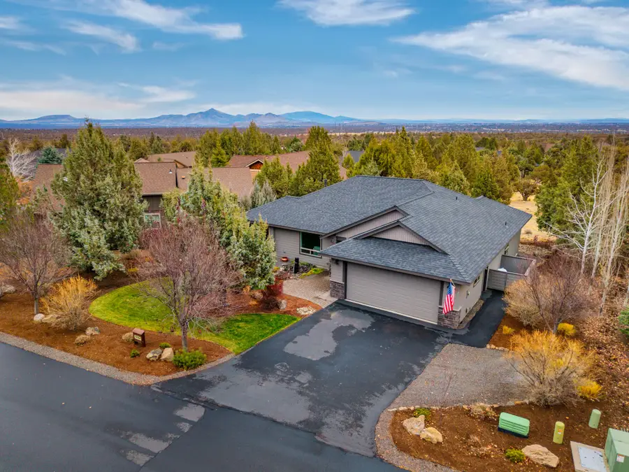 10064 Juniper Glen, Redmond, OR 97756 - Image #2