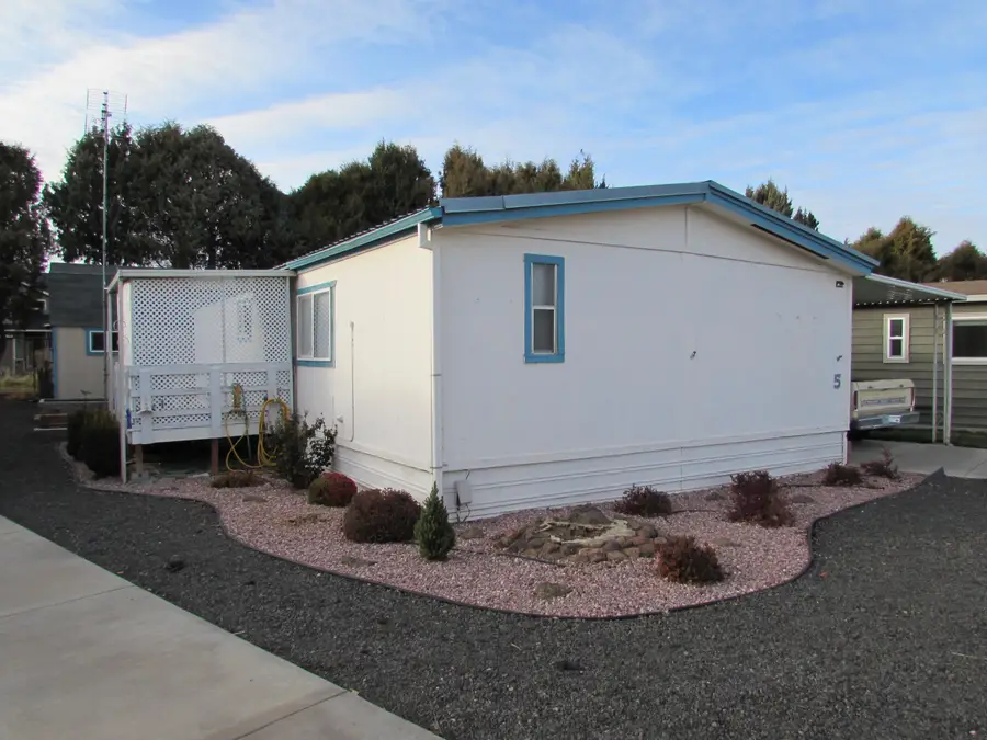 2633 SW Obsidian, Redmond, OR 97756 - Image #2