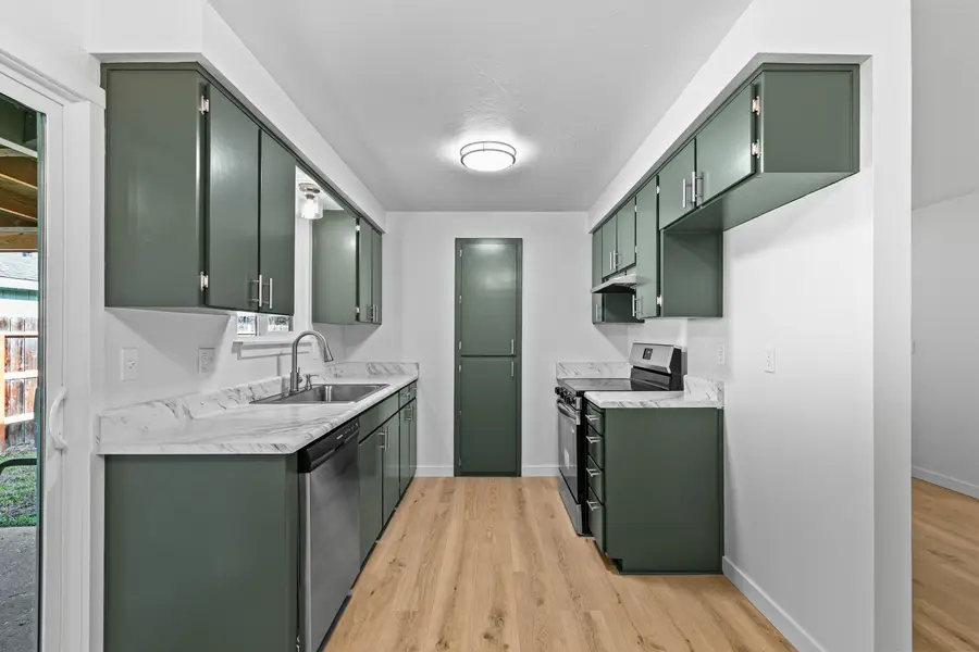 321 Jeanette, Medford, OR 97501 - Image #2