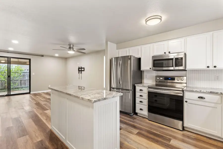 1100 SE Excalibur, Grants Pass, OR 97526 - Image #3