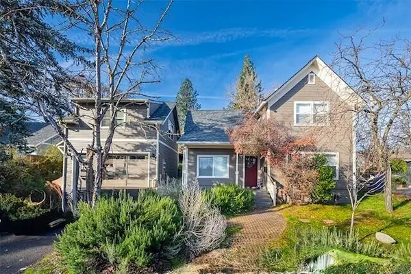 563 Rock - 152 Maple, Ashland, OR 97520