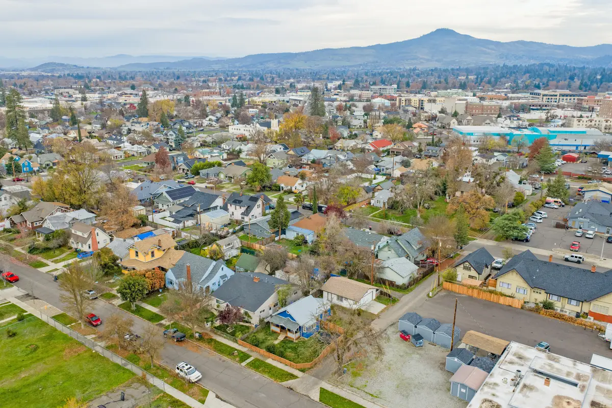 16 Quince, Medford, OR 97501 - Image #1