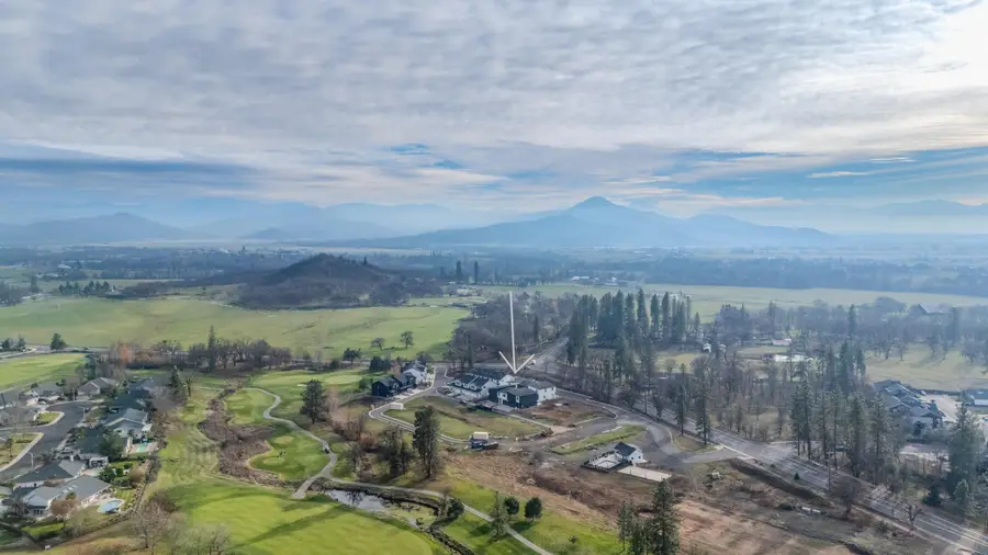 210 Bogey, Eagle Point, OR 97524 - Image #2