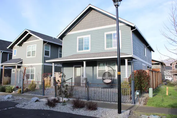 237 Willow, Talent, OR 97540