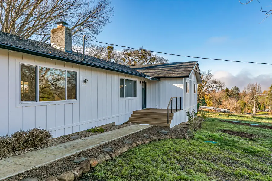 885 Mountain View, Eagle Point, OR 97524 - Image #3