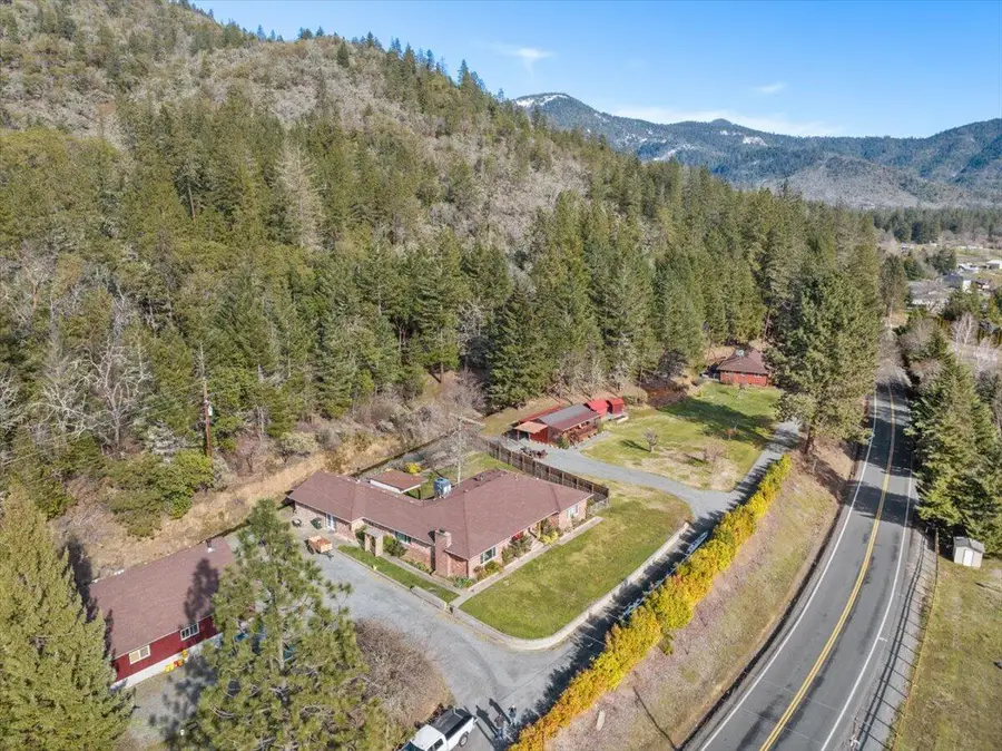 7420 N Applegate, Grants Pass, OR 97527 - Image #3