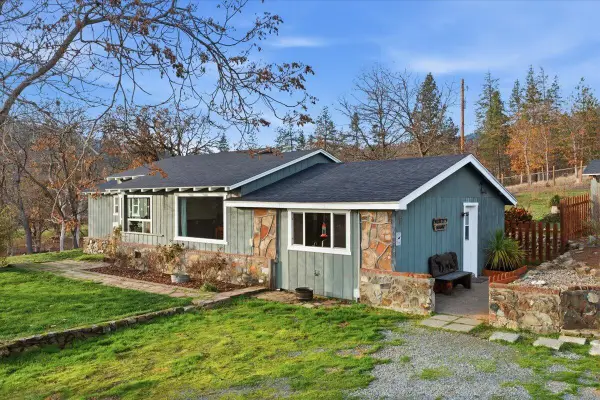 1360 Oxyoke, Grants Pass, OR 97526