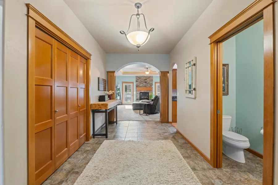 3864 Crystal Springs, Medford, OR 97504 - Image #3