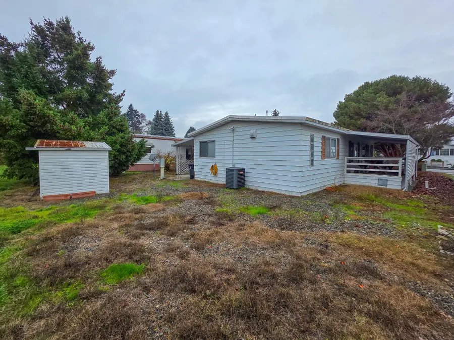 989 Roguelea, Grants Pass, OR 97526 - Image #3