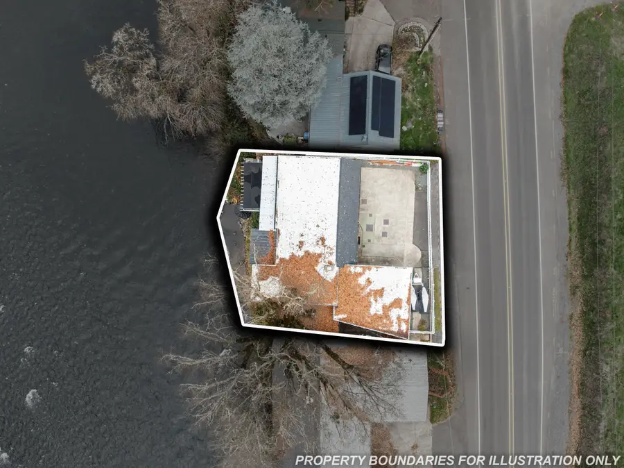 2400 Rogue River, Gold Hill, OR 97525 - Image #3