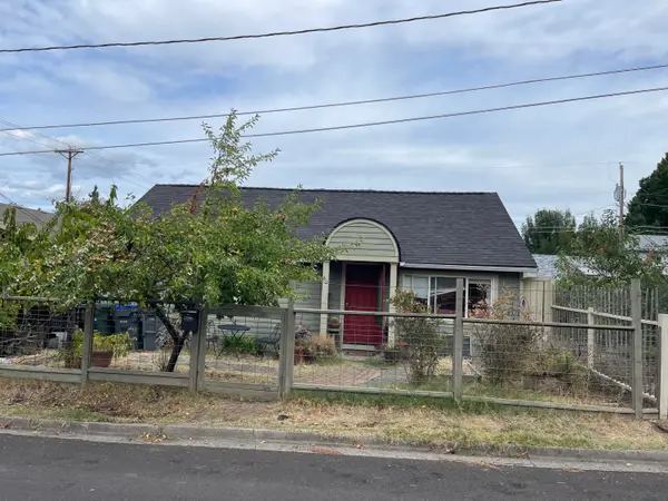 36 Dewey, Ashland, OR 97520