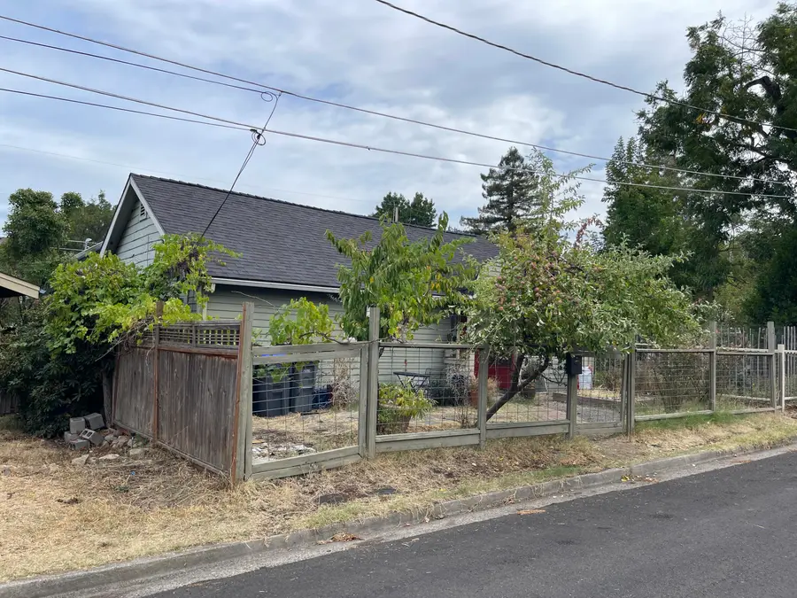 36 Dewey, Ashland, OR 97520 - Image #3