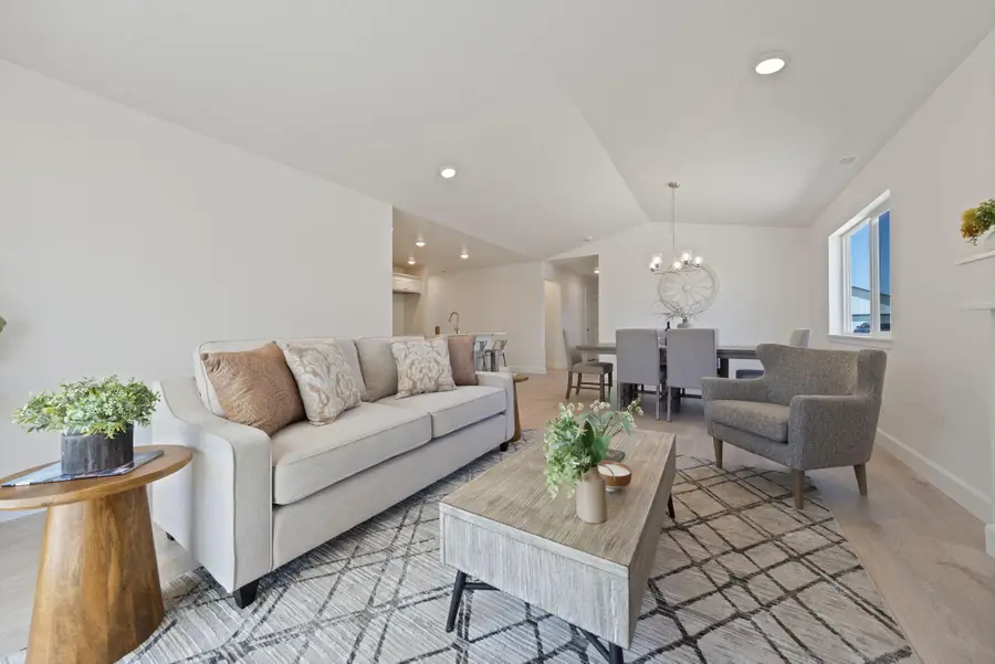 1050 NW Fairway, Madras, OR 97741 - Image #2