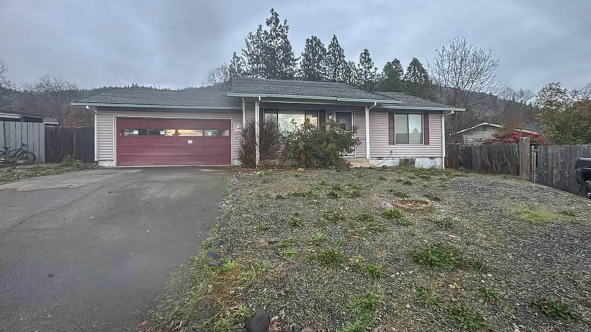 1023 NE Primrose, Grants Pass, OR 97526 - Image #1