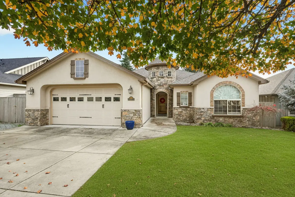 3764 Calle Vista, Medford, OR 97504 - Image #1