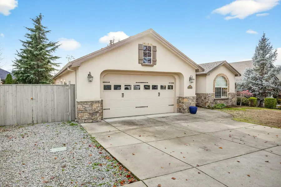 3764 Calle Vista, Medford, OR 97504 - Image #2