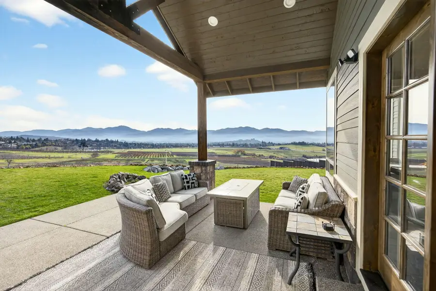 3691 Camina, Medford, OR 97504 - Image #2