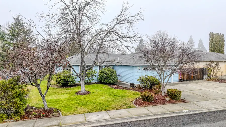 125 Meadow View, Phoenix, OR 97535 - Image #2