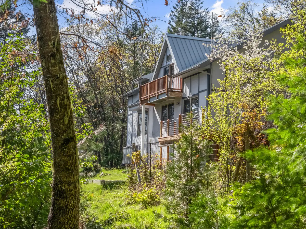 827 Tyler Creek, Ashland, OR 97520 - Image #1
