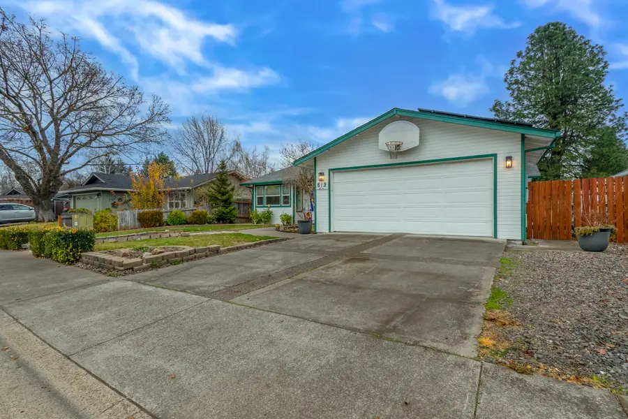 613 Glenn, Central Point, OR 97502 - Image #3