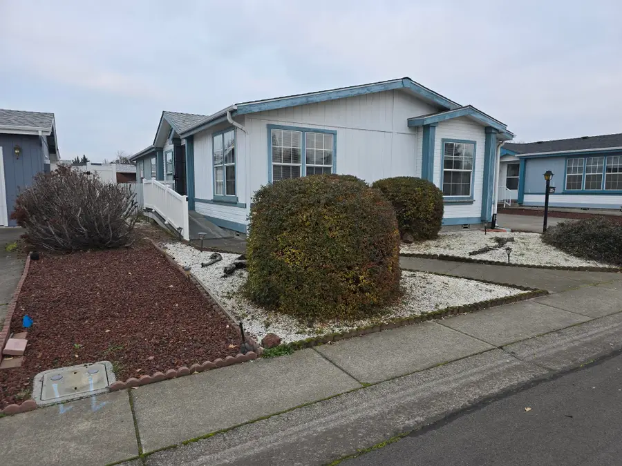 555 Freeman Road #254, Central Point, OR 97502 - Image #2