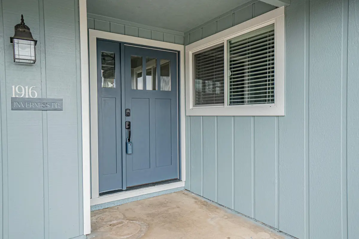 1916 Inverness, Medford, OR 97504 - Image #1