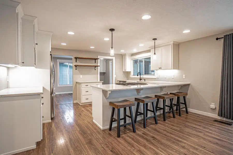 1916 Inverness, Medford, OR 97504 - Image #3