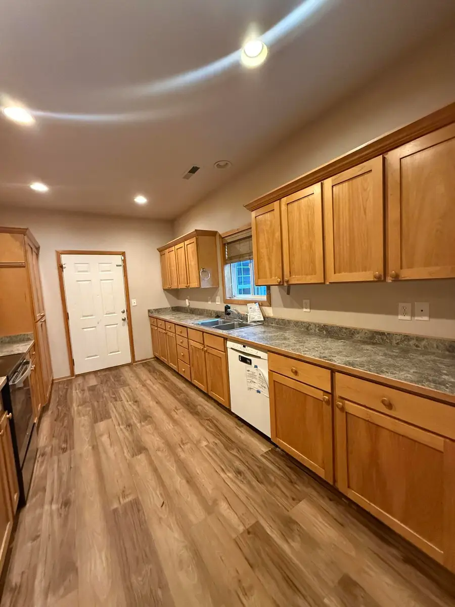 834 Isherwood, Central Point, OR 97502 - Image #2