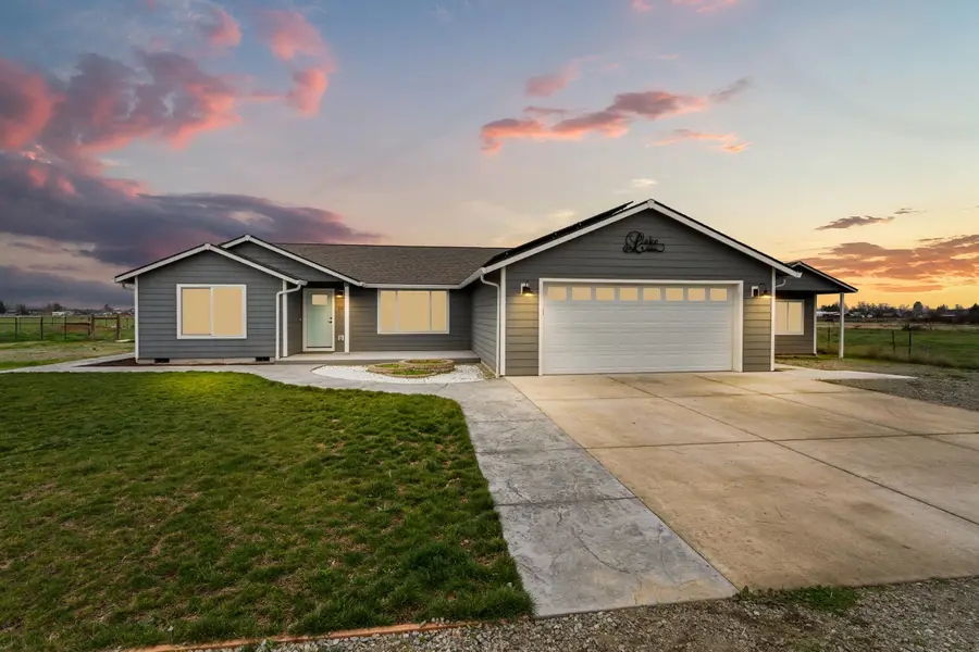 597 Bigham Brown, Eagle Point, OR 97524 - Image #2