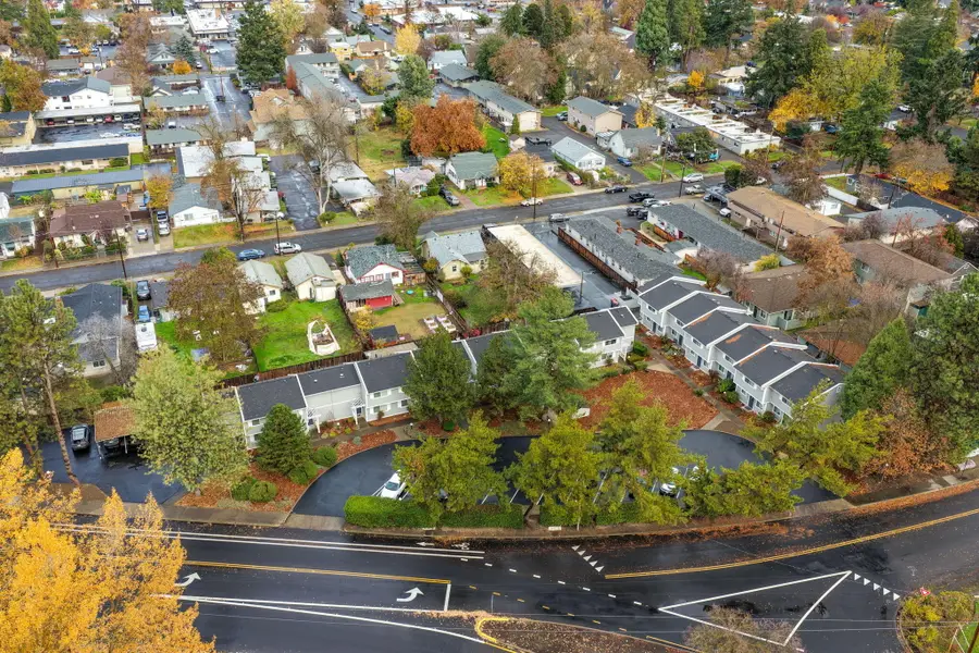 821 E 10th, Medford, OR 97504 - Image #3