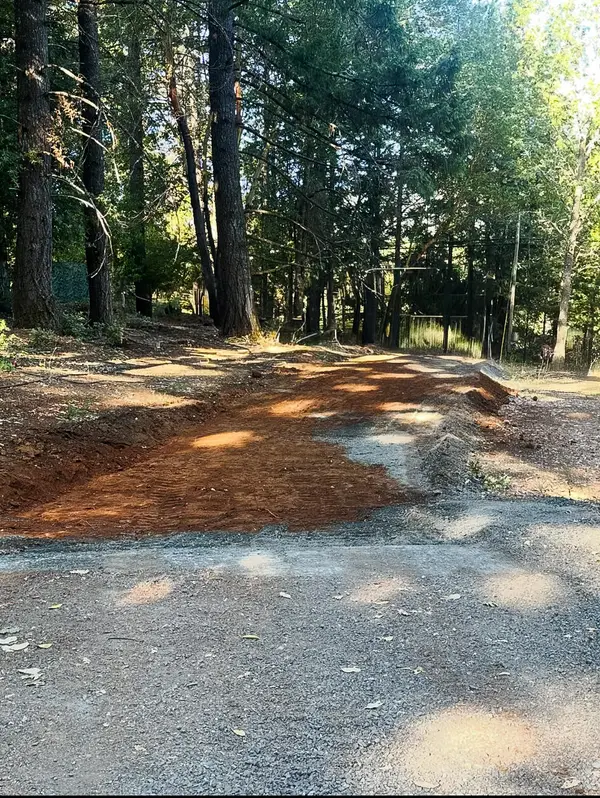 328 Hamilton, Cave Junction, OR 97523