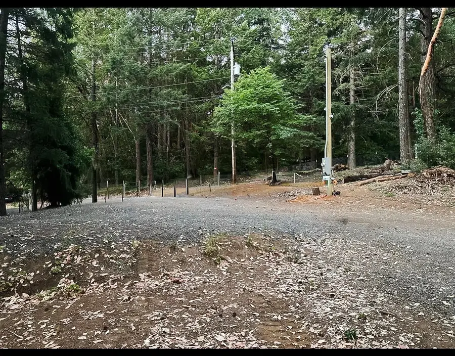 328 Hamilton, Cave Junction, OR 97523 - Image #3