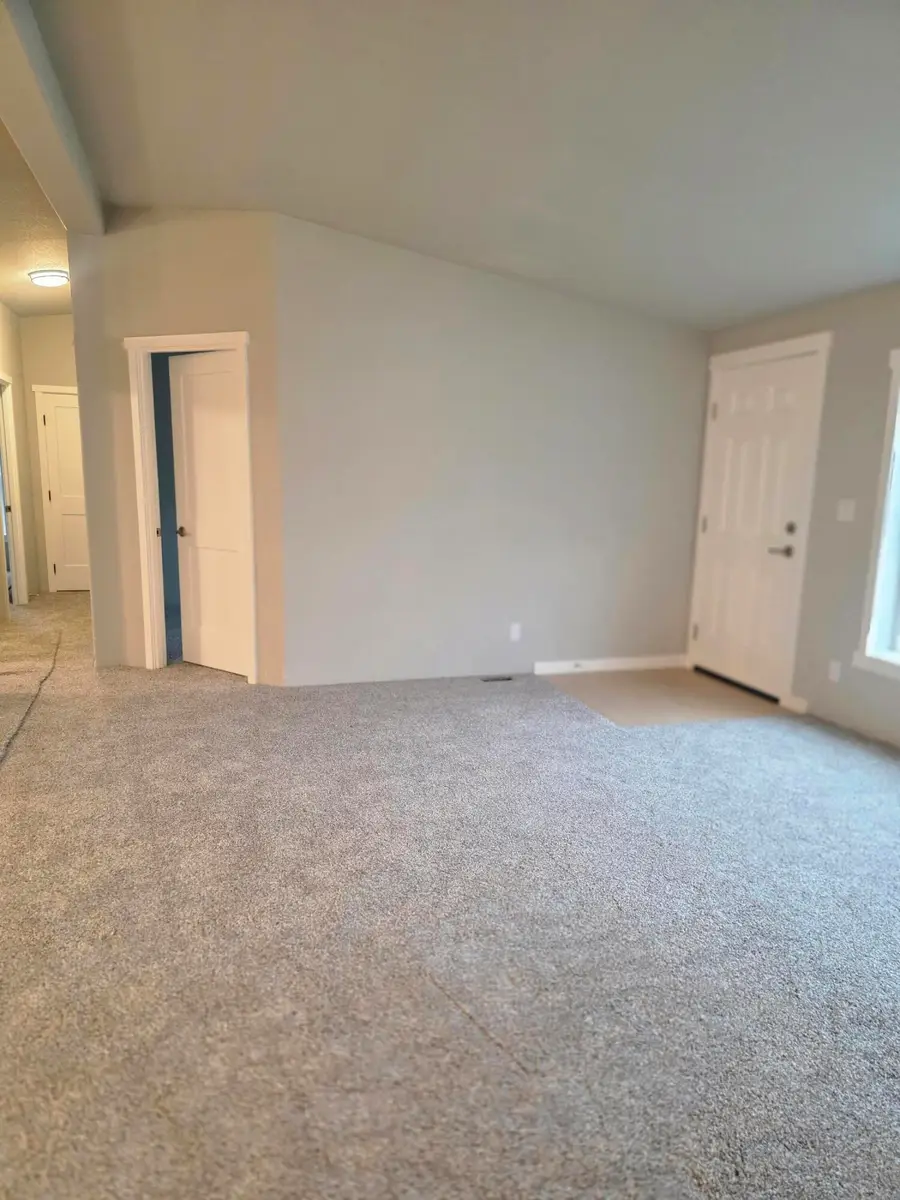 633 E Archwood, Eagle Point, OR 97524 - Image #3