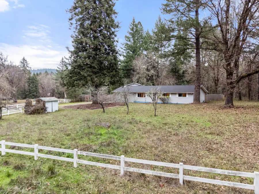 464 Sunny Glen, Wolf Creek, OR 97497 - Image #2