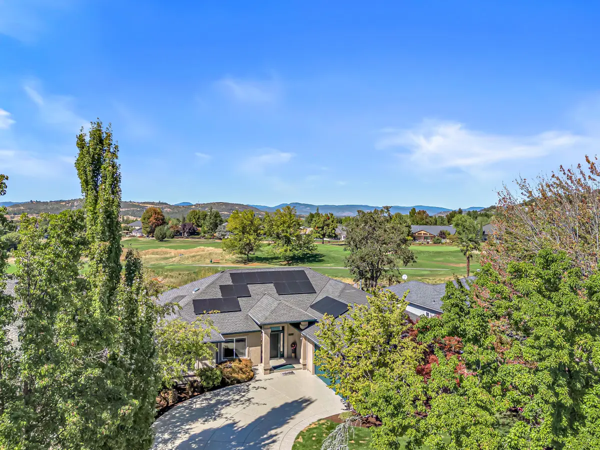 422 Robert Trent Jones, Eagle Point, OR 97524 - Image #1