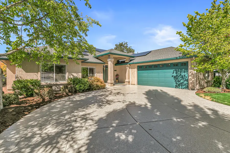 422 Robert Trent Jones, Eagle Point, OR 97524 - Image #2