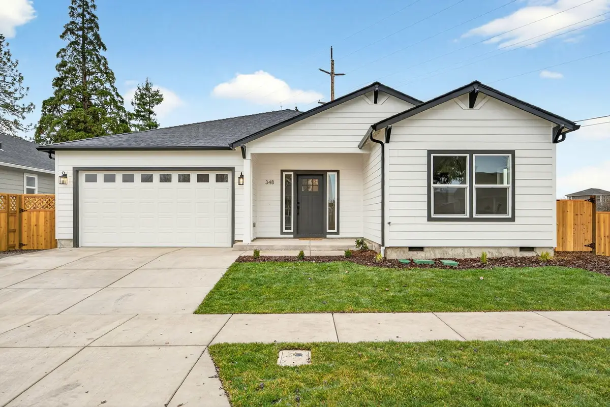 348 Cascade, Central Point, OR 97502 - Image #1