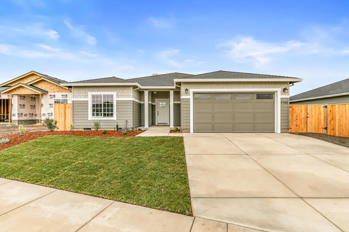 3742 Carlin, Medford, OR 97504 - Image #1