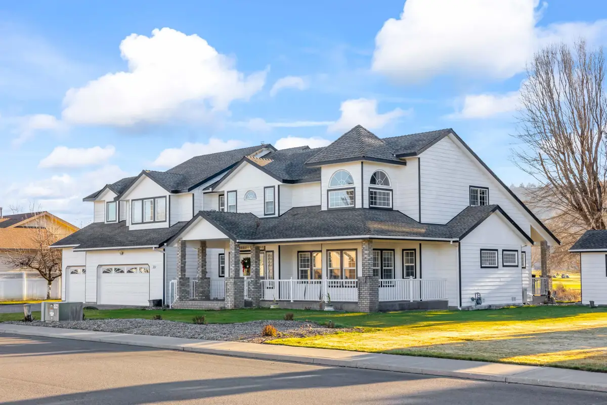 221 SW Meadow Lakes, Prineville, OR 97754 - Image #1